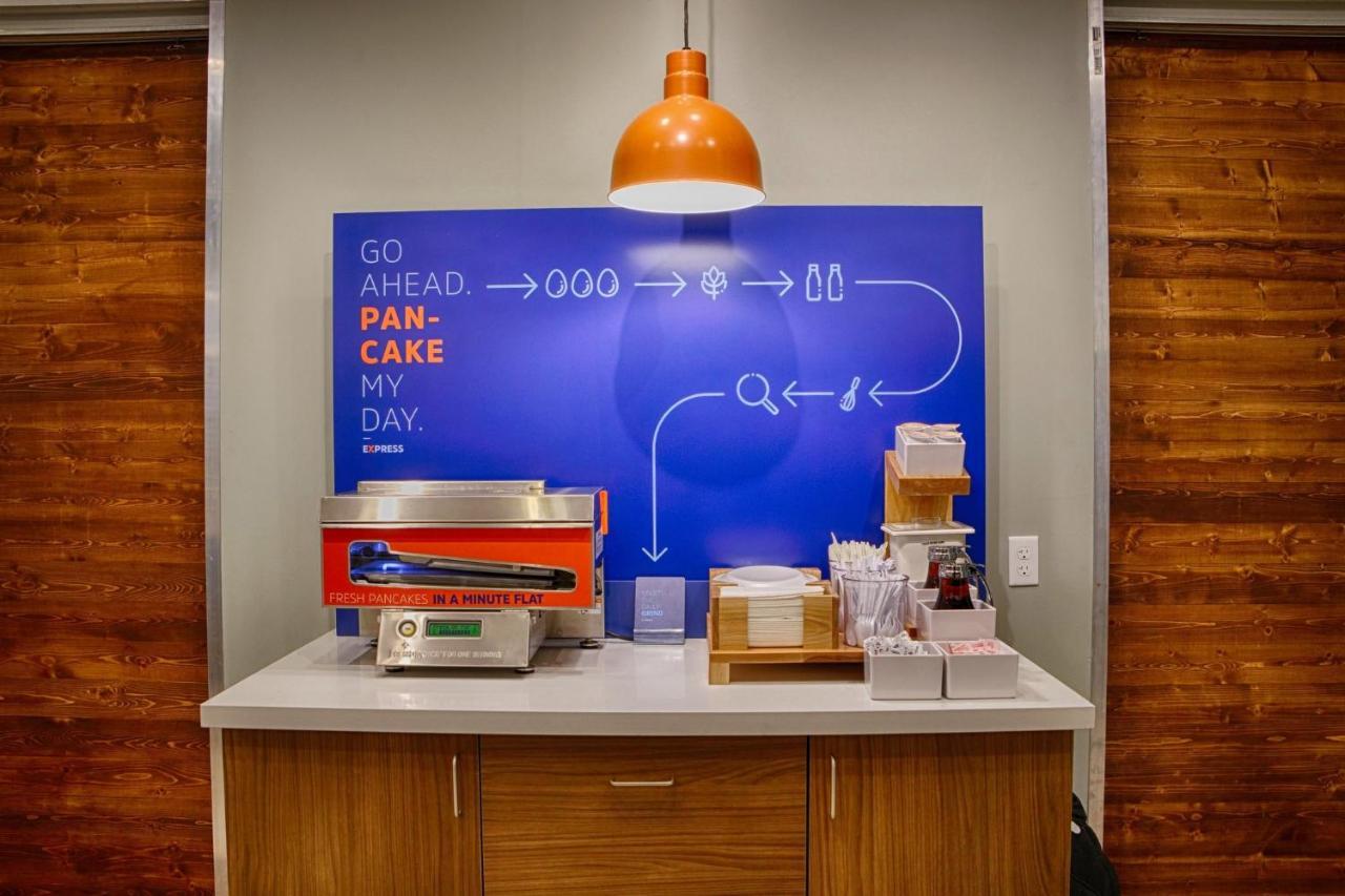 Holiday Inn Express Asheville Woodfin By Ihg Exteriör bild