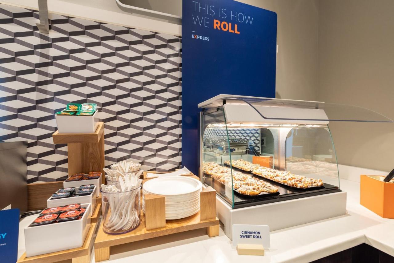 Holiday Inn Express Asheville Woodfin By Ihg Exteriör bild